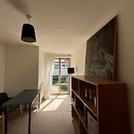 Stylish 1Bd Flat In Gated Community Clapham